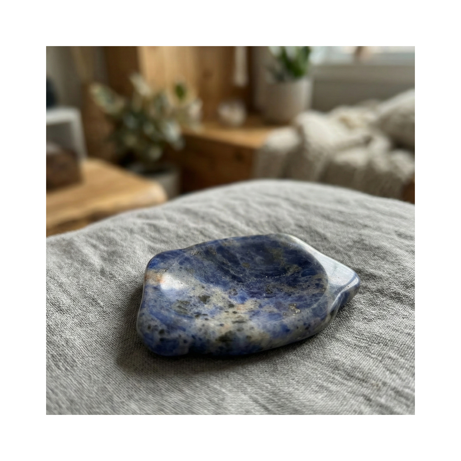 Buddy the Sodalite – Dog Shaped Worry Stone